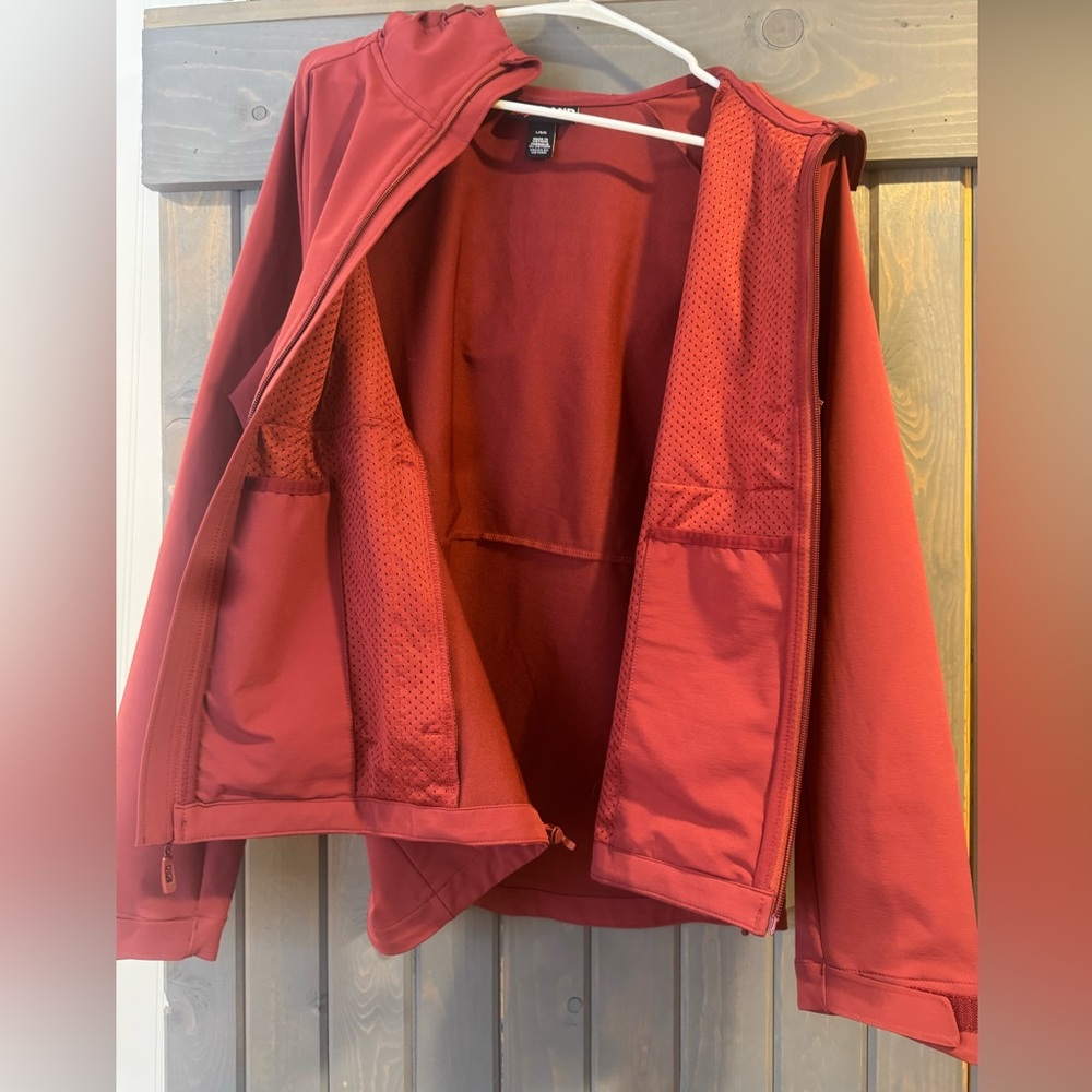 Red soft shell Jacket - Picture 2 of 9